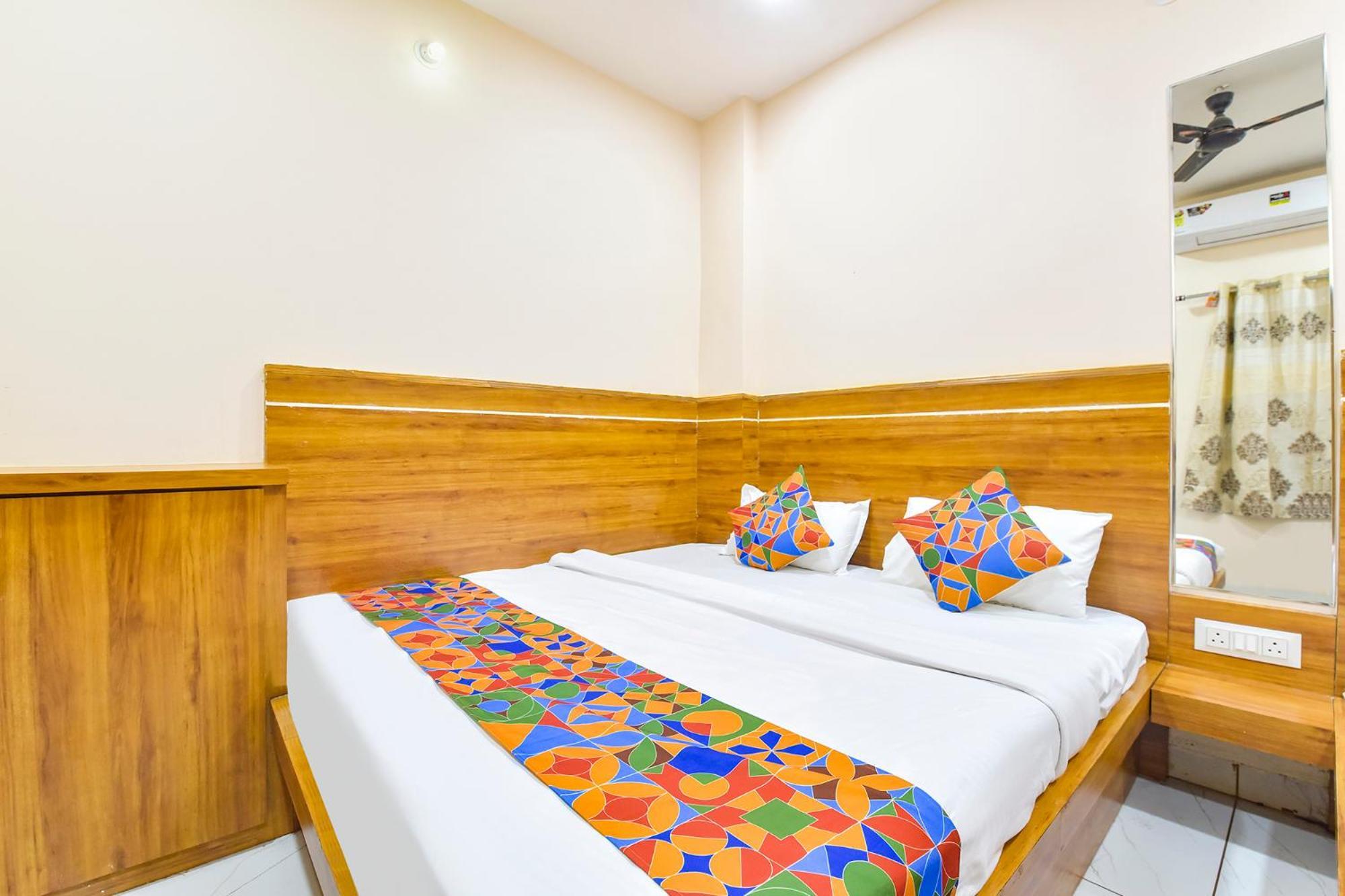 Fabhotel Somnath اوجاين المظهر الخارجي الصورة
